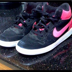 NIKE HIGH SNEAKERS